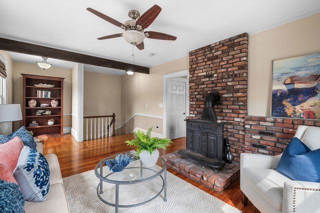 1 Maverick St 2, Marblehead, MA 01945