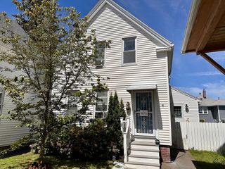 16 1/2 Symonds St, Salem, MA 01970