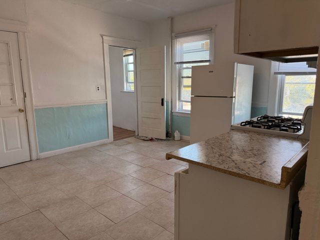 2 Shirley St 2, Worcester, MA 01610