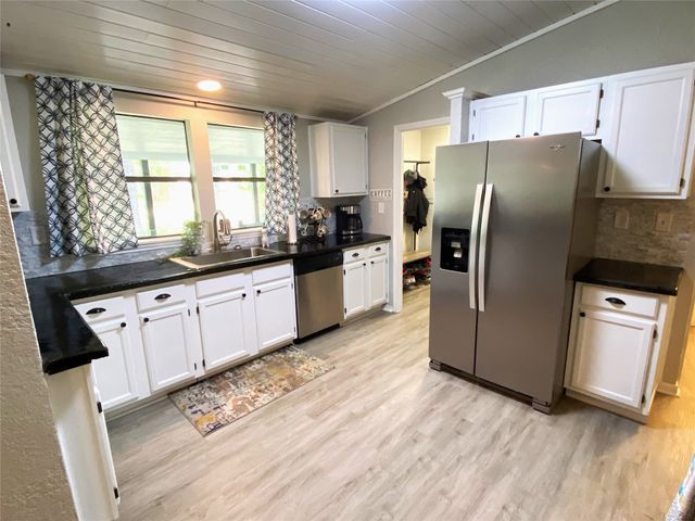 184 Beachwood Drive, Mabank, TX 75156