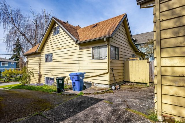 6222 4th Avenue NW, Seattle, WA 98107