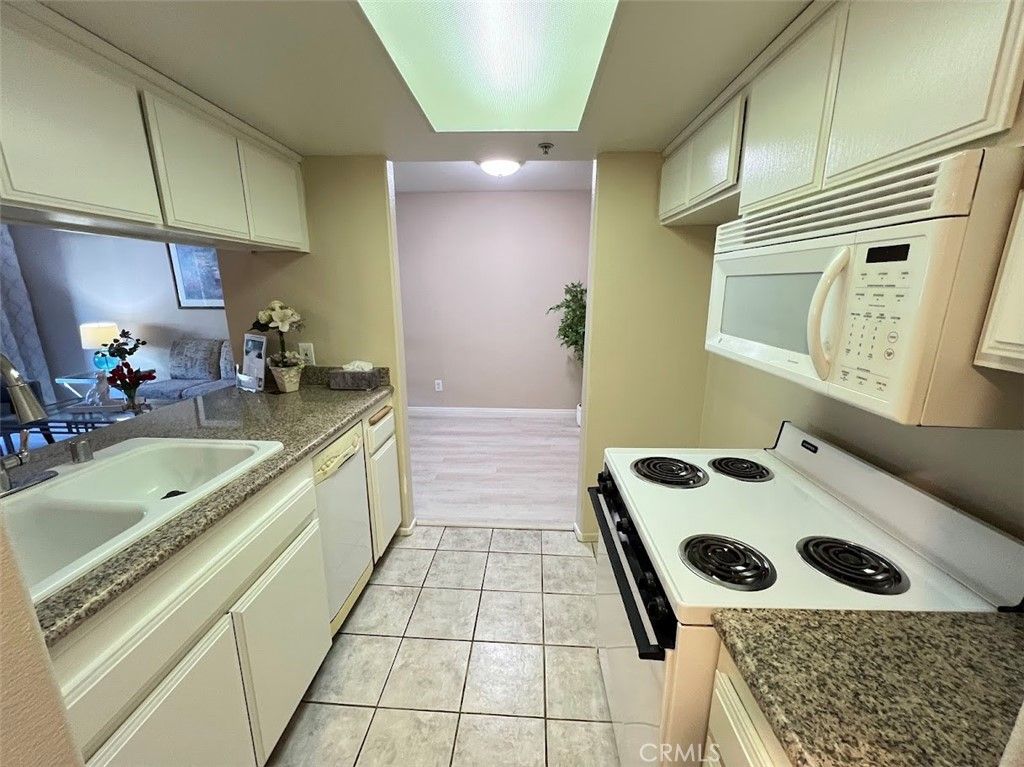Image 14 of property listing at 918 W Garvey Avenue 313, Monterey Park, CA 91754