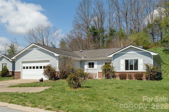 176 Derbyshire Drive, Hendersonville, NC 28792