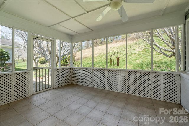 176 Derbyshire Drive, Hendersonville, NC 28792