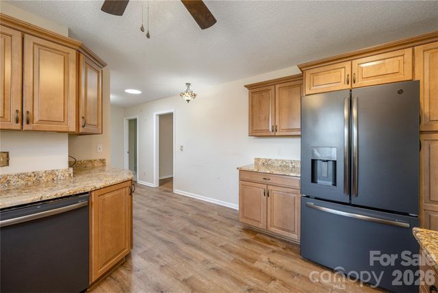 176 Derbyshire Drive, Hendersonville, NC 28792