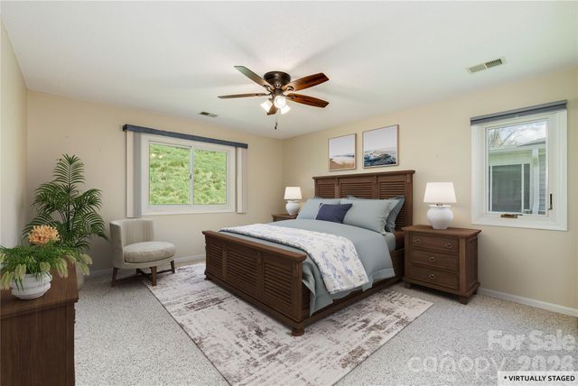 176 Derbyshire Drive, Hendersonville, NC 28792