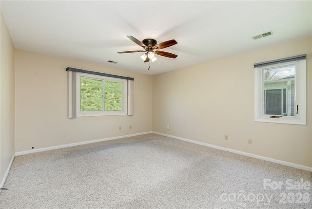 176 Derbyshire Drive, Hendersonville, NC 28792