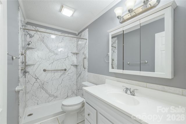 176 Derbyshire Drive, Hendersonville, NC 28792