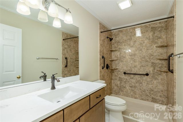 176 Derbyshire Drive, Hendersonville, NC 28792