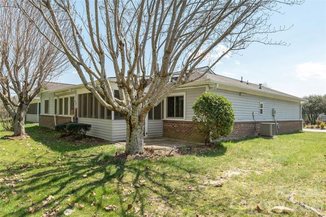 176 Derbyshire Drive, Hendersonville, NC 28792