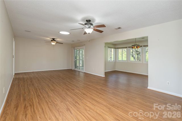 176 Derbyshire Drive, Hendersonville, NC 28792