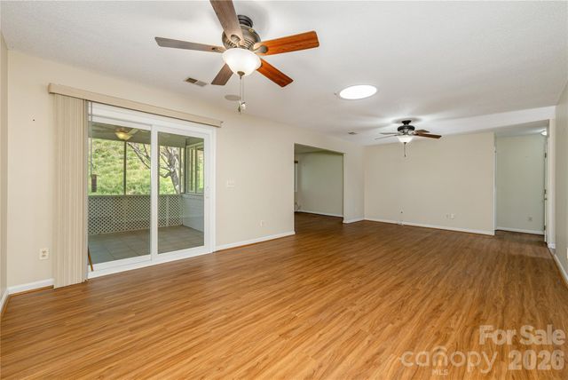 176 Derbyshire Drive, Hendersonville, NC 28792