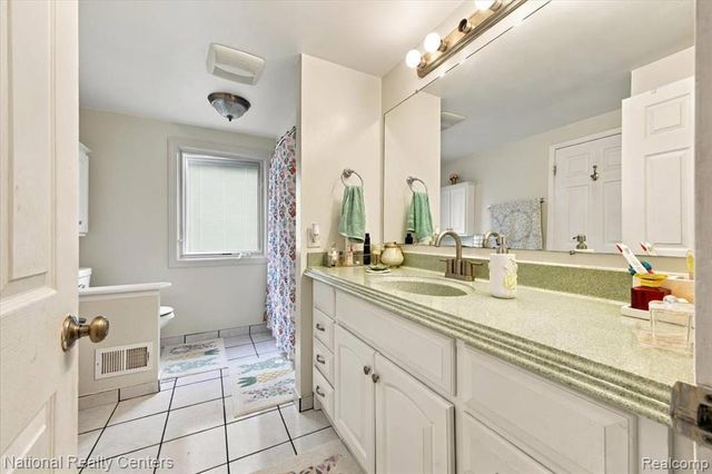 42146 Trinity Court, Sterling Heights, MI 48313
