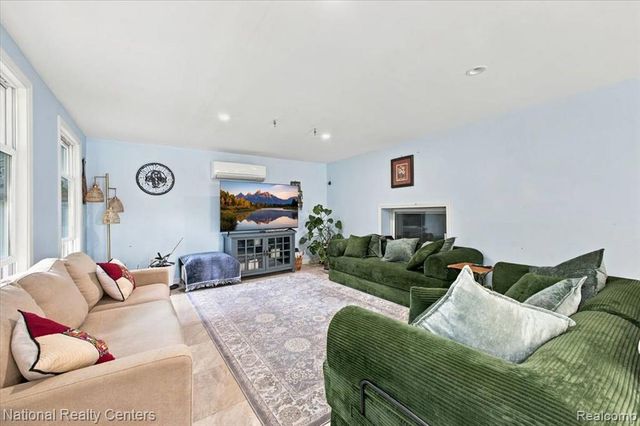 42146 Trinity Court, Sterling Heights, MI 48313