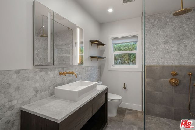 2963 Virginia Avenue, Santa Monica, CA 90404