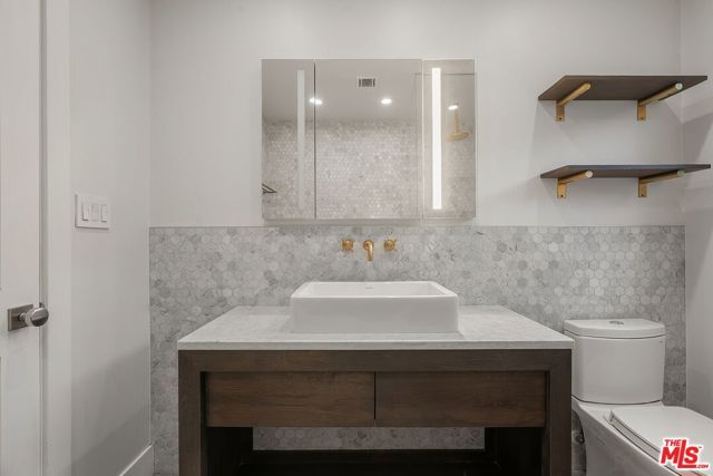 2963 Virginia Avenue, Santa Monica, CA 90404