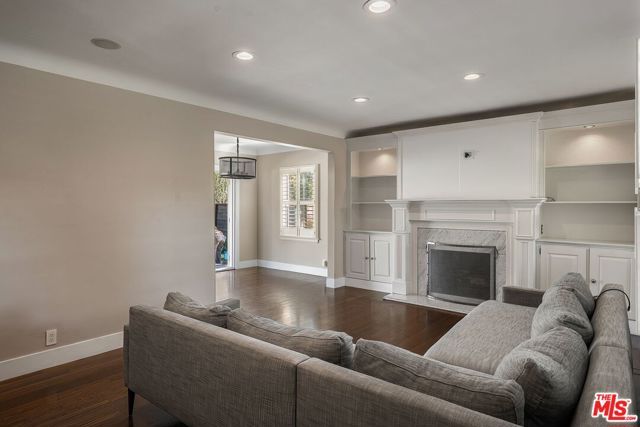 2963 Virginia Avenue, Santa Monica, CA 90404