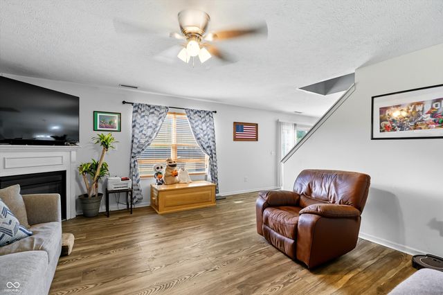 2460 S Wildflower Lane, New Palestine, IN 46163