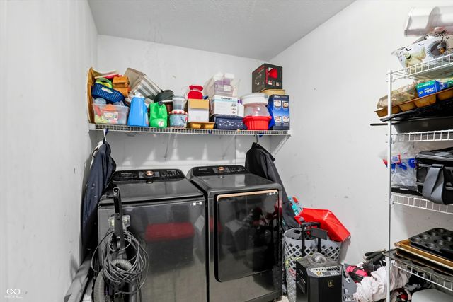 2460 S Wildflower Lane, New Palestine, IN 46163