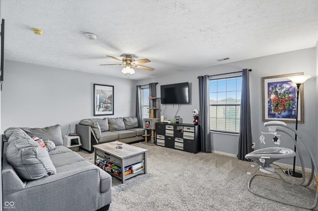 2460 S Wildflower Lane, New Palestine, IN 46163