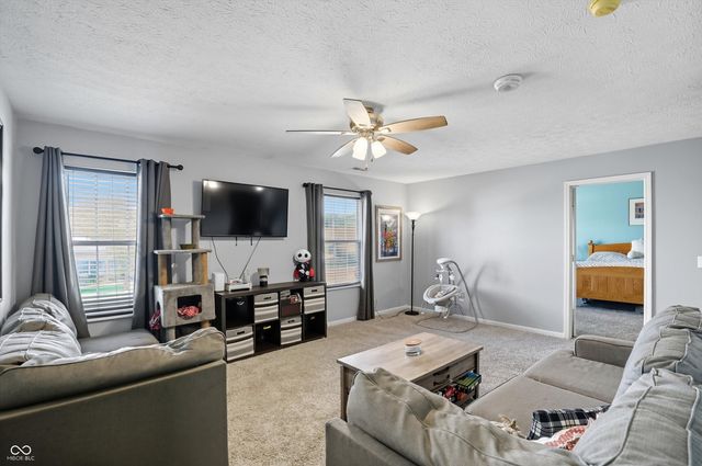 2460 S Wildflower Lane, New Palestine, IN 46163