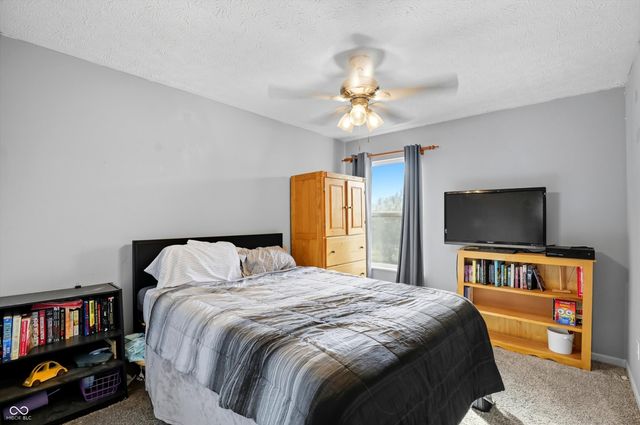 2460 S Wildflower Lane, New Palestine, IN 46163