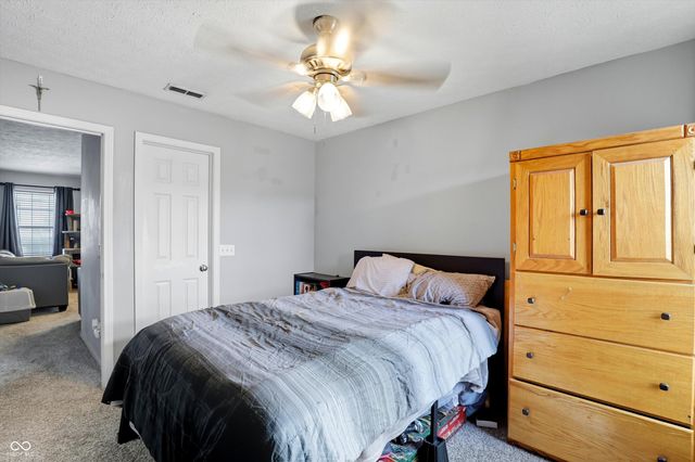 2460 S Wildflower Lane, New Palestine, IN 46163