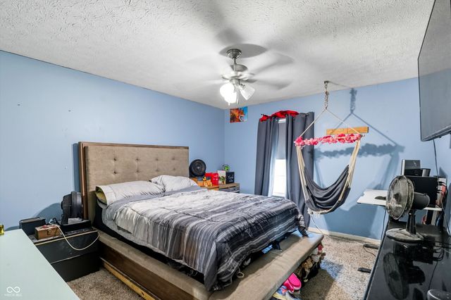 2460 S Wildflower Lane, New Palestine, IN 46163