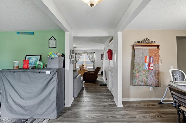 2460 S Wildflower Lane, New Palestine, IN 46163