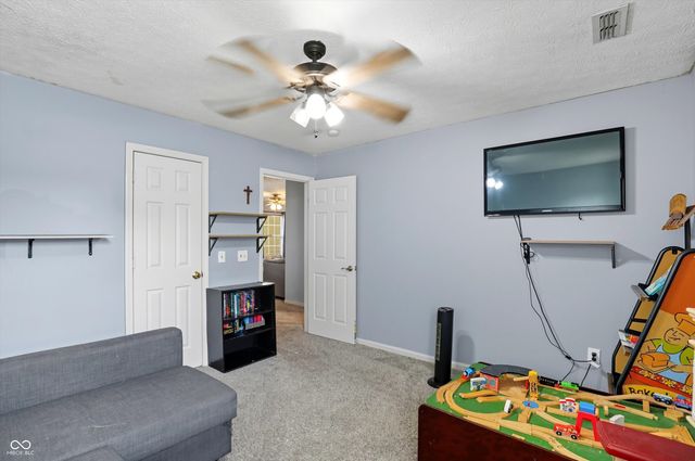 2460 S Wildflower Lane, New Palestine, IN 46163