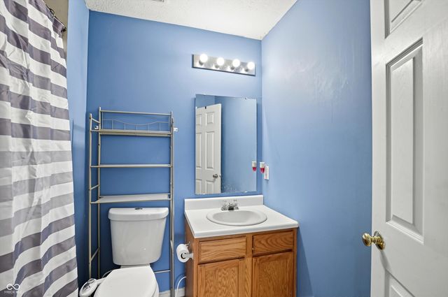 2460 S Wildflower Lane, New Palestine, IN 46163