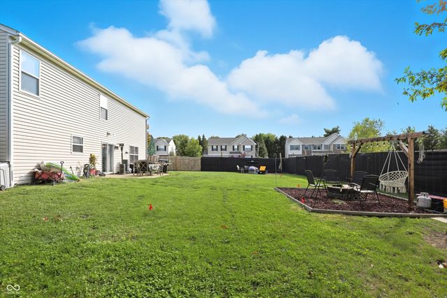 2460 S Wildflower Lane, New Palestine, IN 46163