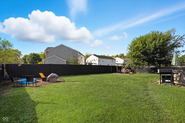 2460 S Wildflower Lane, New Palestine, IN 46163