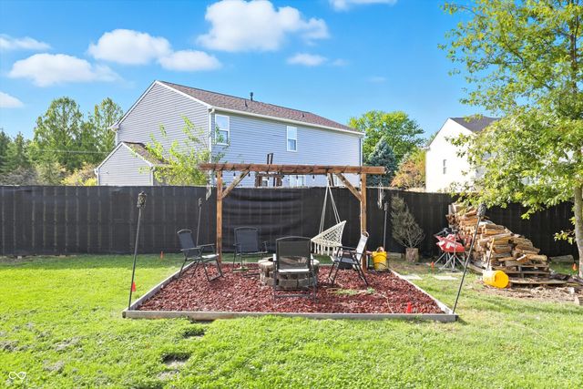 2460 S Wildflower Lane, New Palestine, IN 46163