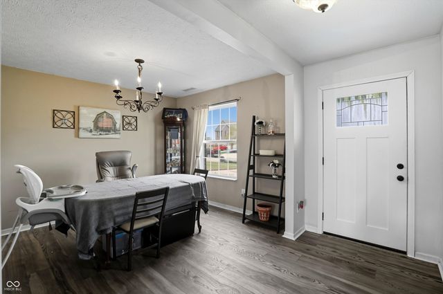 2460 S Wildflower Lane, New Palestine, IN 46163