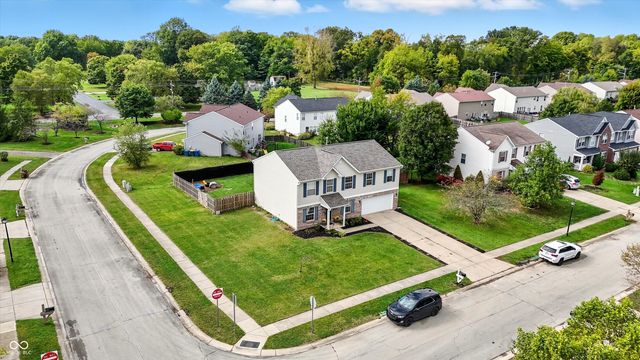 2460 S Wildflower Lane, New Palestine, IN 46163