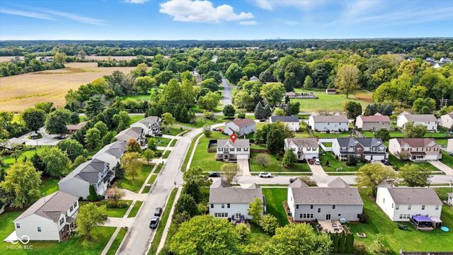 2460 S Wildflower Lane, New Palestine, IN 46163