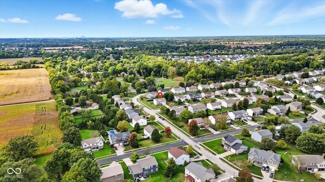 2460 S Wildflower Lane, New Palestine, IN 46163