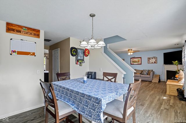 2460 S Wildflower Lane, New Palestine, IN 46163