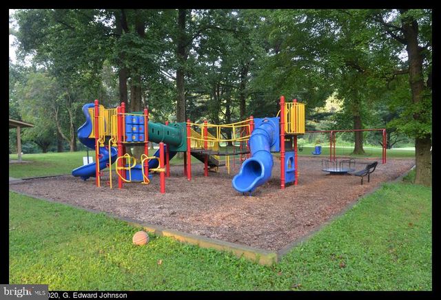 7328 GREENTREE RD, Bethesda, MD 20817