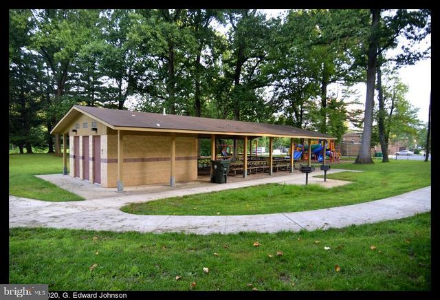 7328 GREENTREE RD, Bethesda, MD 20817