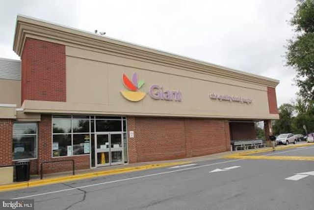7328 GREENTREE RD, Bethesda, MD 20817
