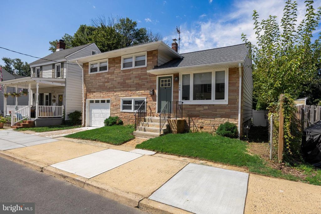 306 BORDEN ST, BORDENTOWN, NJ 08505 — photo 2