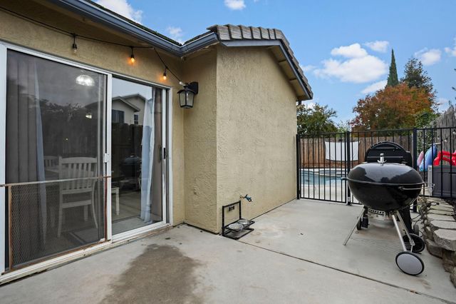 6130 Mcdevitt Dr, Riverbank, CA 95367