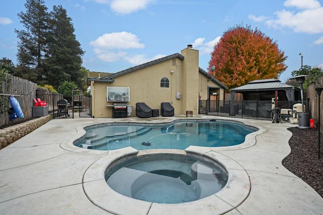 6130 Mcdevitt Dr, Riverbank, CA 95367