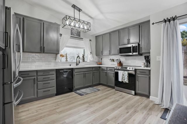 6130 Mcdevitt Dr, Riverbank, CA 95367