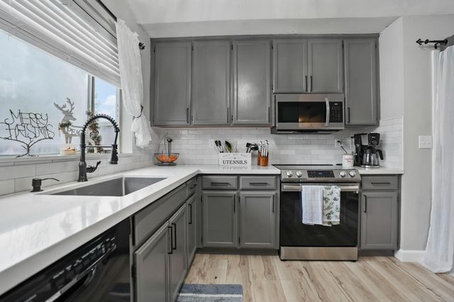 6130 Mcdevitt Dr, Riverbank, CA 95367