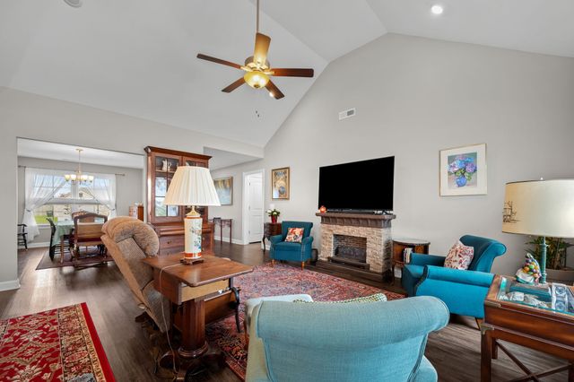 98 Pinnacle Point Ln, Tullahoma, TN 37388