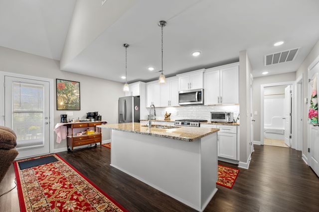 98 Pinnacle Point Ln, Tullahoma, TN 37388