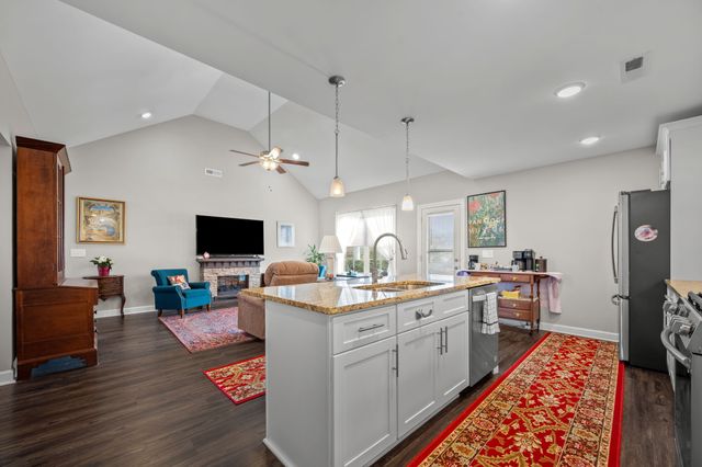 98 Pinnacle Point Ln, Tullahoma, TN 37388